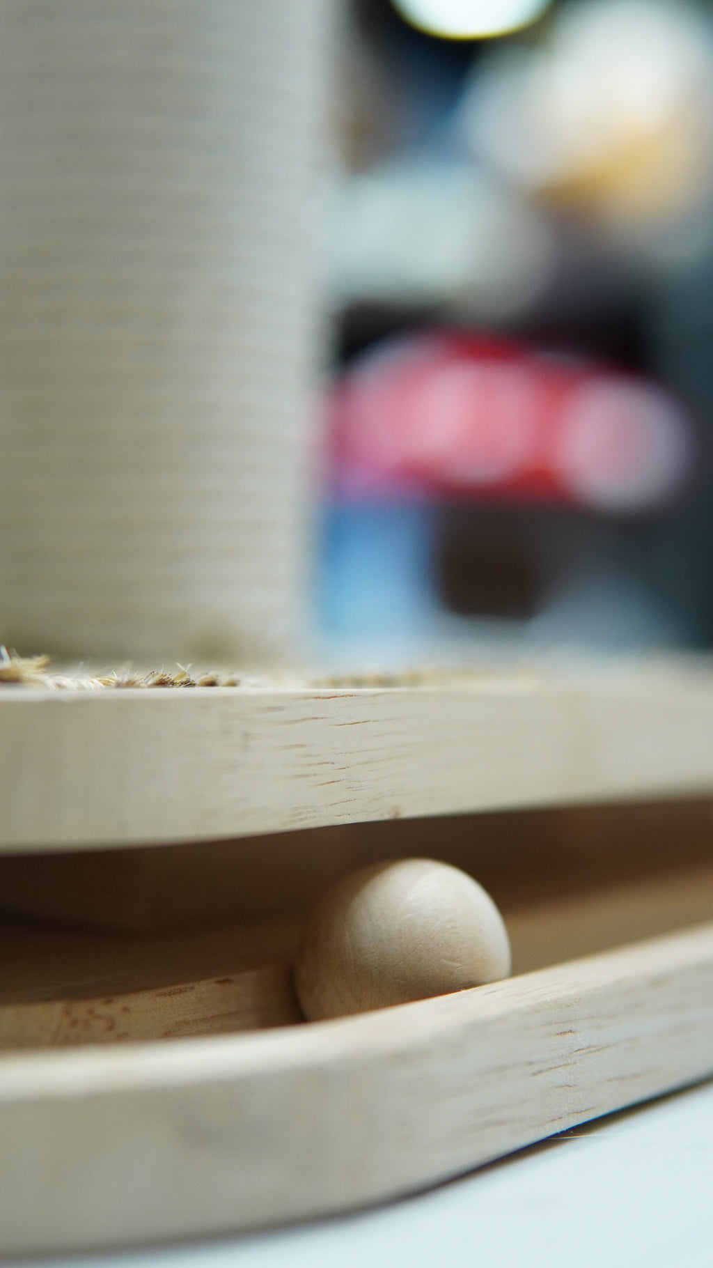 Spool & Play Cat Scratcher - ball track base close-up