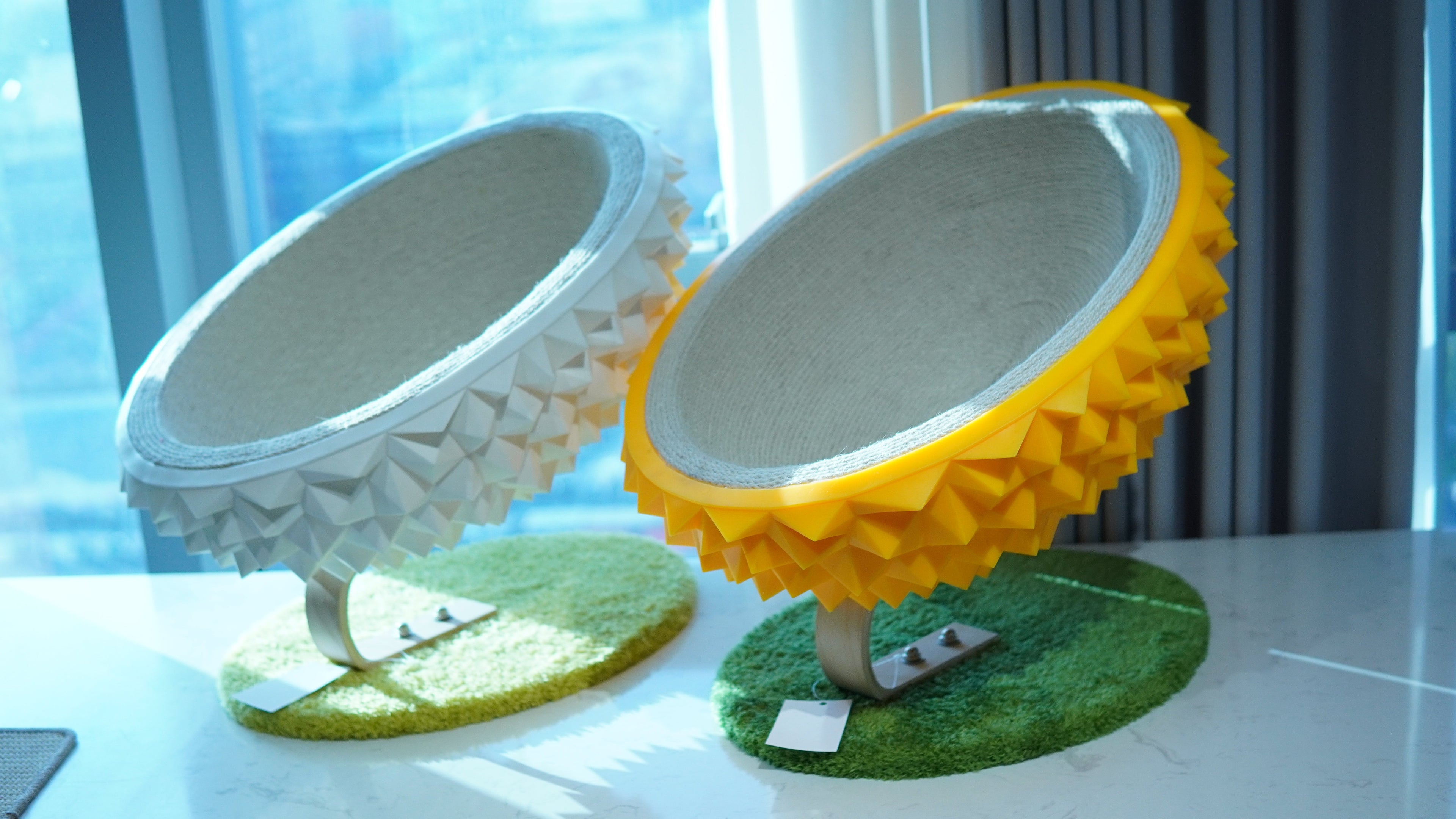 Durian Cat Scratcher Yellow and White - both colors together
