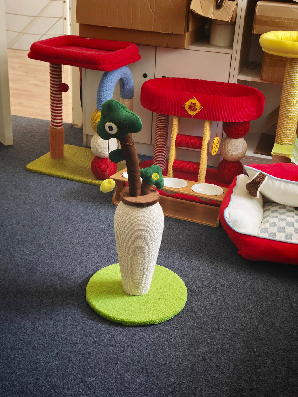 Cactus Vase Cat Scratcher product photo
