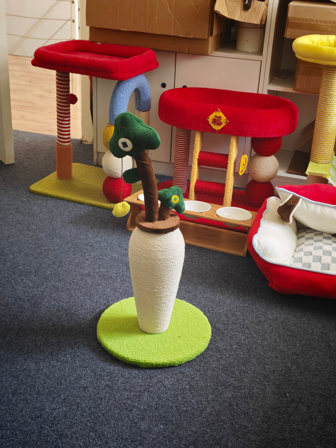 Cactus Vase Cat Scratcher product photo